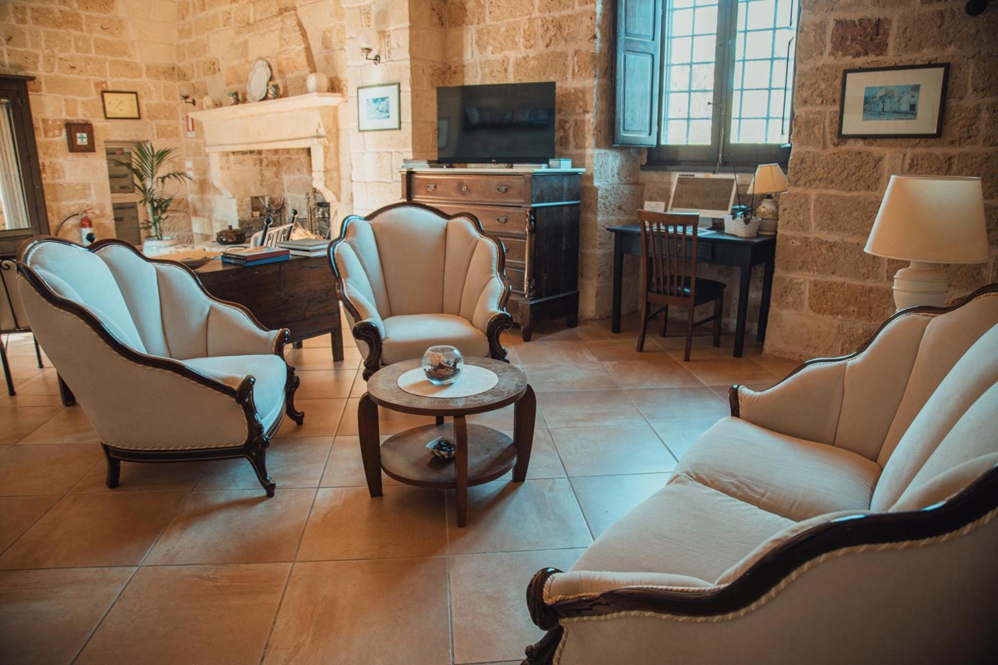 Tenuta Masseria & Spa Chicco Rizzo Sternatia ภายนอก รูปภาพ