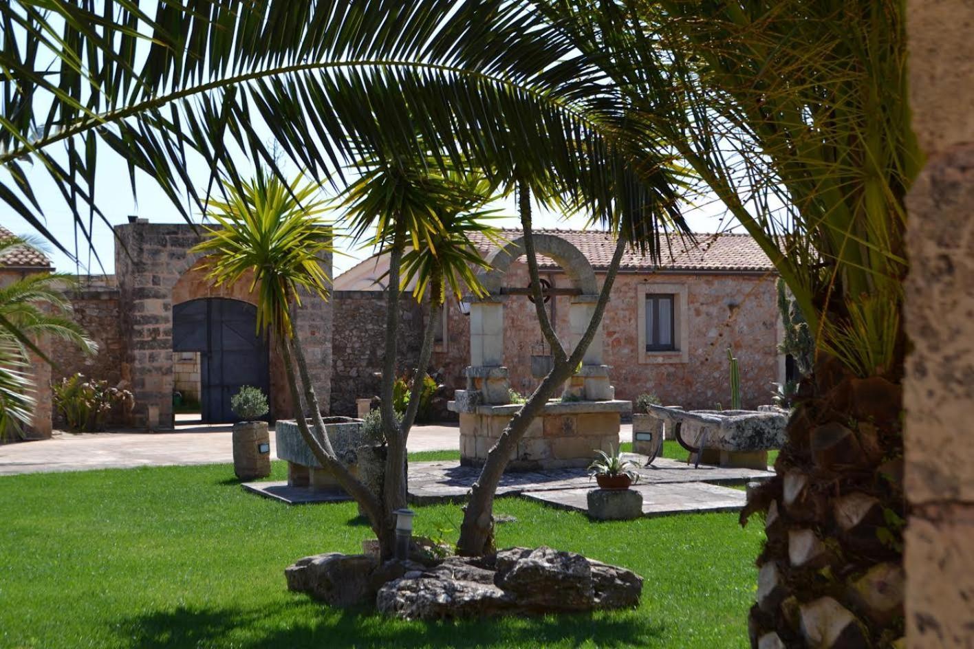 Tenuta Masseria & Spa Chicco Rizzo Sternatia ภายนอก รูปภาพ
